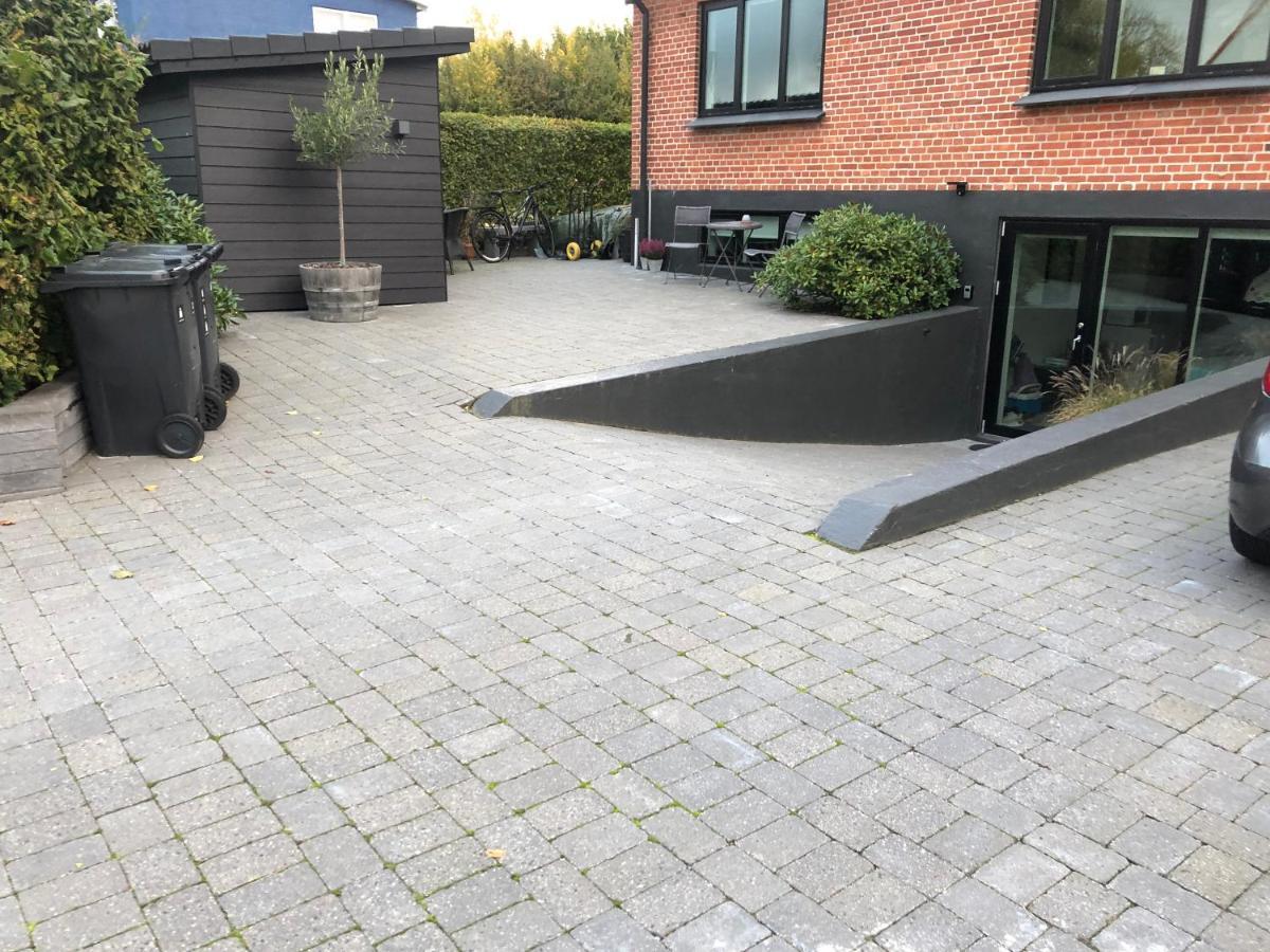 Nyistandsat Hojloftet Kaelderlejlighed Pa 70 M2 I Viborg Centrum, Med Plads Til 4 Personer Exterior foto