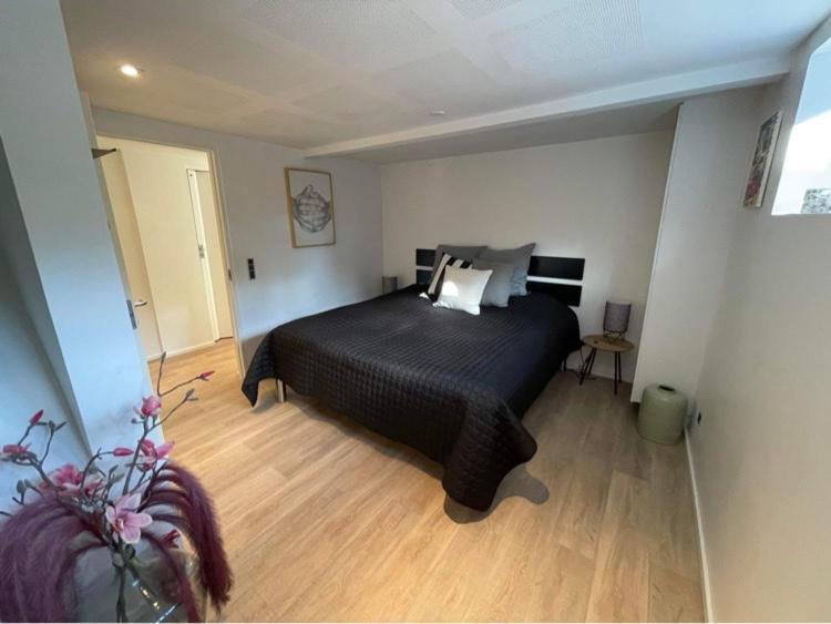 Nyistandsat Hojloftet Kaelderlejlighed Pa 70 M2 I Viborg Centrum, Med Plads Til 4 Personer Exterior foto
